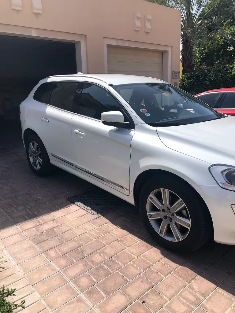 Volvo XC60 2016 — photo 1 of 7