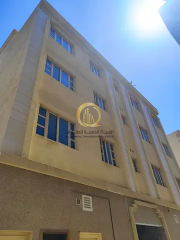 فرصه استثماريه في مويلح بناية للبيع في الشارقة منطقة مويلح التجارية