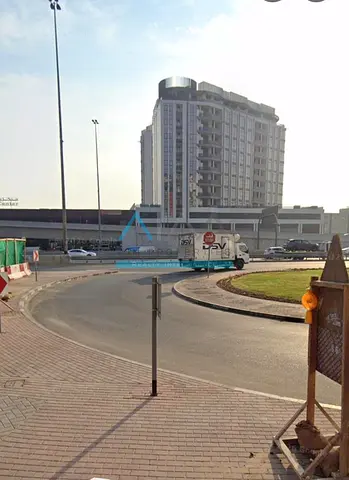 Road facing shop | Prime location