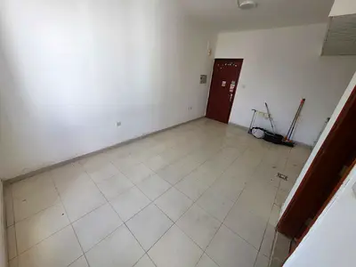 استوديو للإيجار السنوي في الروضة عجمان بلكونة مساحة كبيرة تكييف مركزي موقع مميز بجوار شارع الشيخ عمار وسهل الوصول لدبي والشارقة