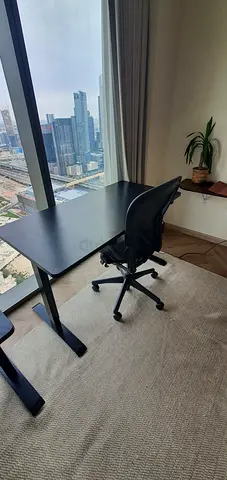 Herman Miller Areon Classic Chairs and Table For Selling