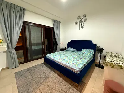 SINGLE LADY ONLY | PRIVATE ROOM WITH ATTACHED BATHROOM