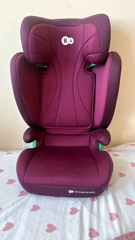 Kinderkraft Car Seat in Burguny perfect condition