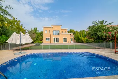 Huge Plot | Single Row | Stunning Garden