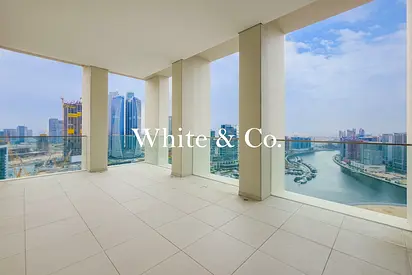 LUXURY LIVING | SKYLINE VIEWS | EXCLUSIVE