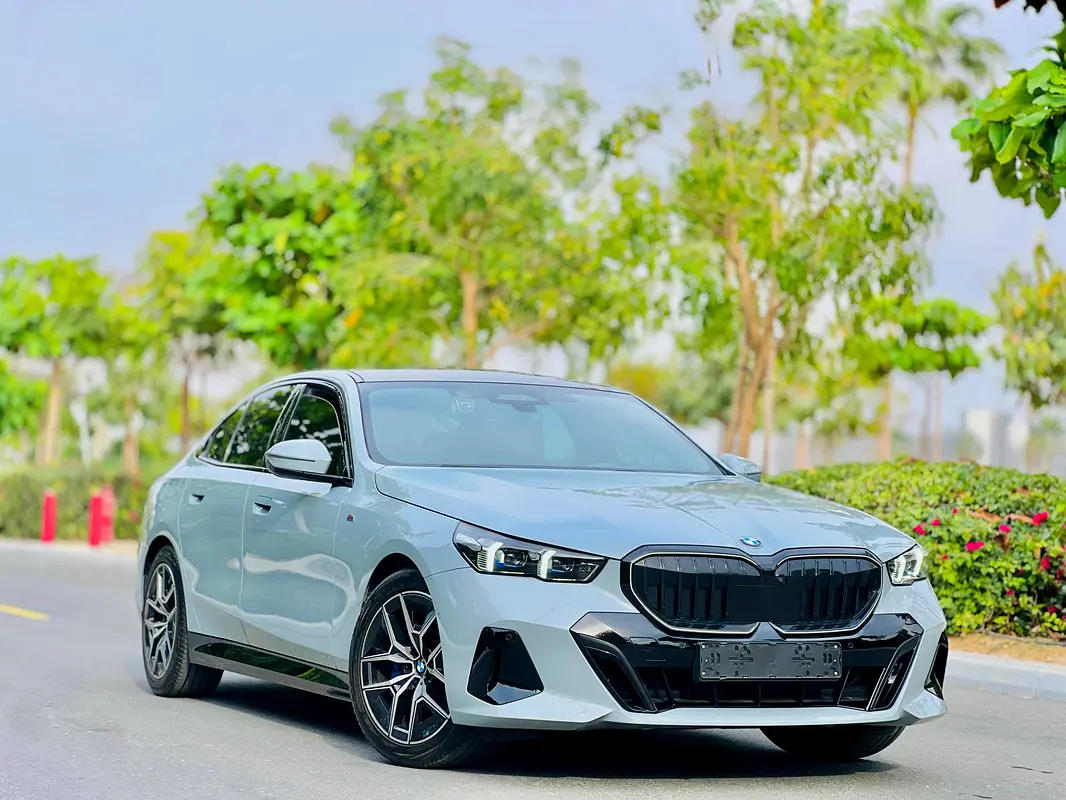 BMW 5-Series 2024 — photo 1 of 18
