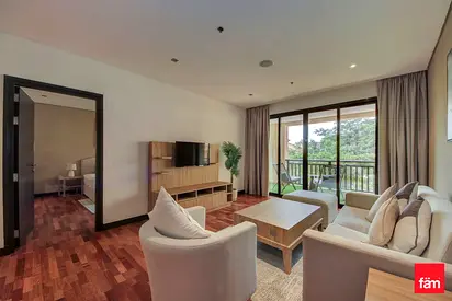 PRICE BELOW TRUESTIMATE / LOW FLOOR / HUGE LAYOUT