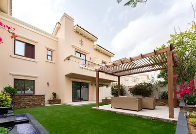 Single Row | Amazing Condition | Large Plot