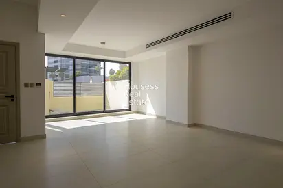 UPGRADED | READY TO MOVE | PRIVATE ELEVATOR