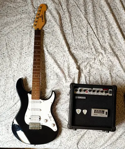 Yamaha Electric Guitar with Amp (Price negotiable)