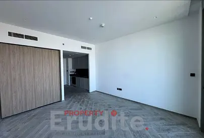 استوديو بالطابق العلوي | بينينسولا 3 | إطلالات البرج والمارينا