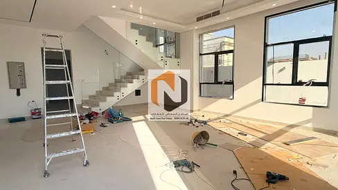 فيلا مودرن فاخرة للبيع بالحوشي قرب الجسر | 5 غرف ماستر + حوش واسع + موقع مميز