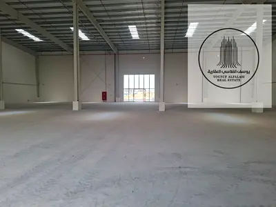 شوروم 4400 قدم في الجرف الصناعية 3 مع كهرباء 50 كيلو سعر ممتاز