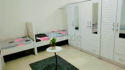 Super Executive Neat Clean bed space at front of Union Metro station exit 2