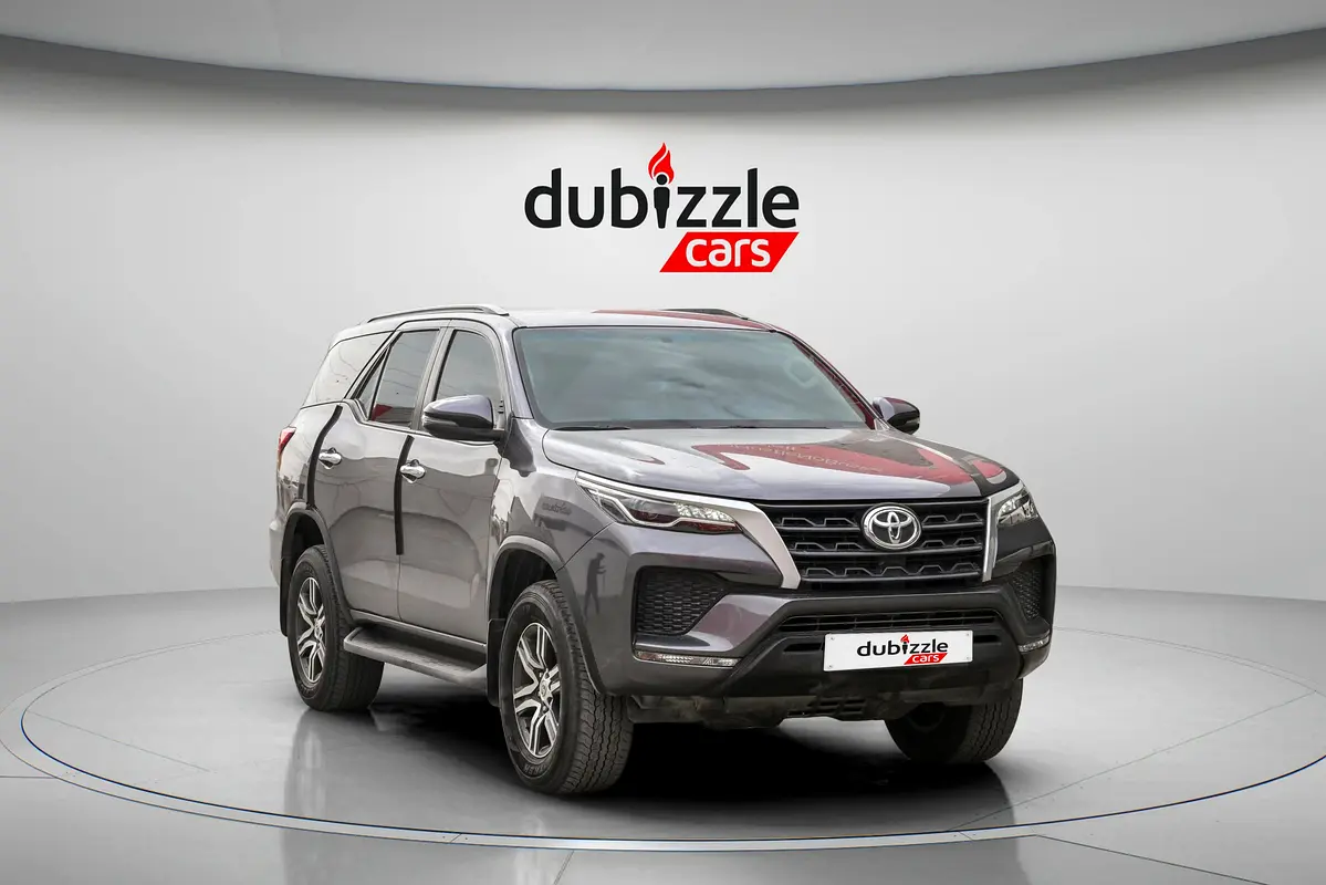 Toyota Fortuner 2023 — photo 1 of 16