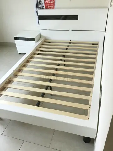 Bed+night table