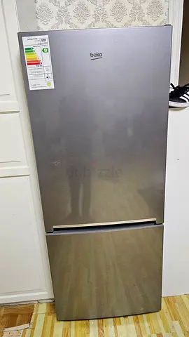 Beko stainless steel refrigerator with bottom freezer - working