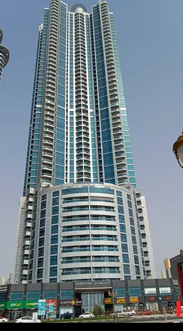 شقة تجمع بين إطلالة البحر 🌊 وإطلالة المدينة 🌆 مع بانوراما مميزة ✨ شقة غرفتين وصالة (2BHK) 🏡😍
