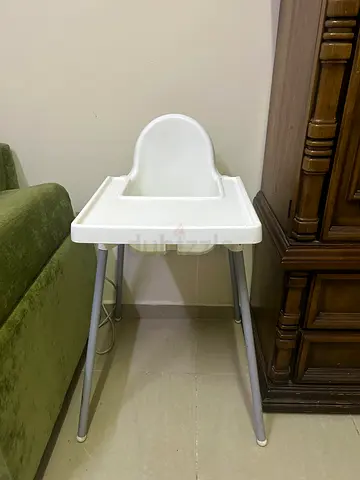 كرسي مرتفع للأطفال