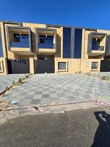 تاون هاوس للإيجار في منطقة العامرة – فرصة مميزة لأول ساكنمجلس مستقل صالون عائلي واسع 7 حمامات بتشطيبات عالية الجودة مطبخ كبير بتصميم عملي غرفة خادمة