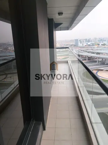 Spacious 2BR with Balcony | Mid-High Floor | Near Tram | Dubai Marina