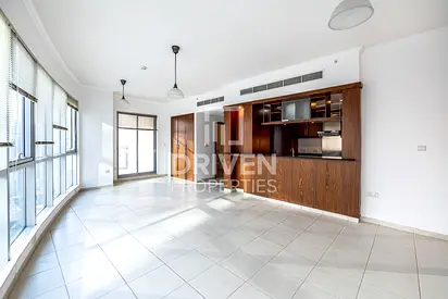 Modern Light Filled Unit | Quality Amenities