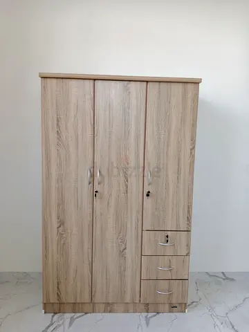 Modern Wooden Wardrobe with Drawers