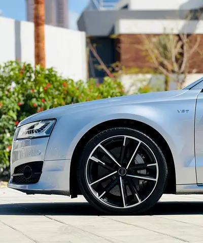 2016 AUDI S8 — миниатюра 9