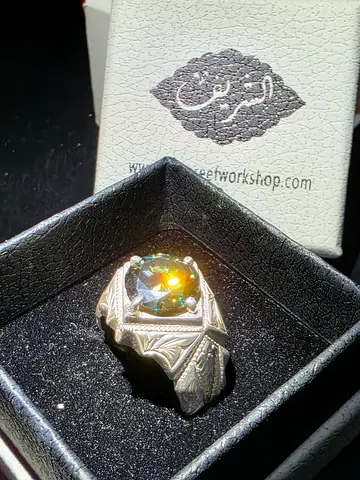 Silver Ring with Green Moissanite Gemstone - خاتم موزانايت اخضر من الشريف