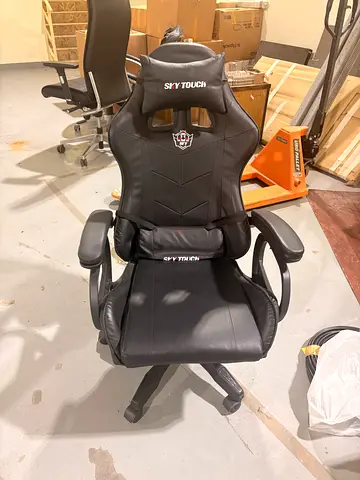 Black Sky Touch gaming/office chair - used, good condition (Bought 1 month ago)
