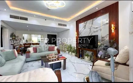 UNFURNISHED RENOVATED 2BHK / PARK VIEW