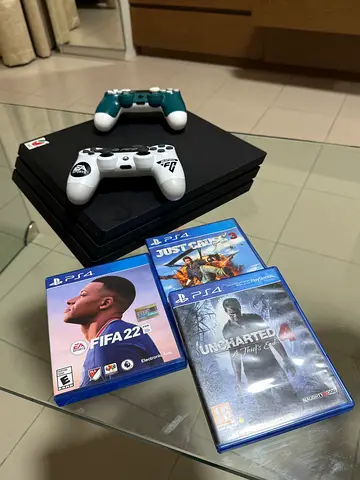 PlayStation 4 Pro 1TB + 2 controllers + 3 games