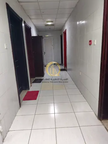 For sale: building in Muailih, ground floor + 3 floors, excellent income. Area 3000 sq ft
