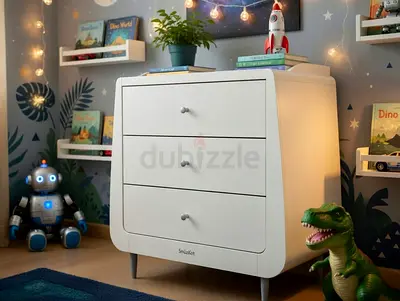 White 3-Drawer Baby Dresser and changing table top for infants — 1 month used. Brand SnuzKot. Eco.