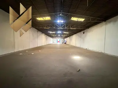 Multi-use warehouse for rent in prime location