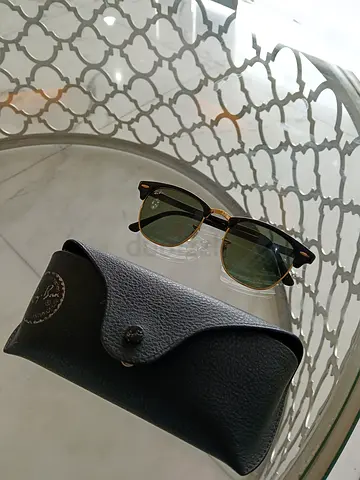 Ray-Ban Stylish Sunglasses with Case