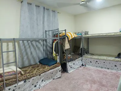 Bed space avilable for executive pakistani or muslim