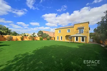 Single Row | 10k Plot | Upgraded Kitchen