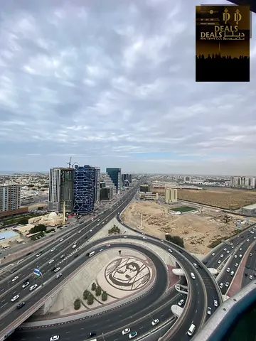 شقة غرفتين وصالة مفروشة بالكامل في برج كونكرور – طابق مرتفع بإطلالة مفتوحة + مساحة واسعة وبلكونة