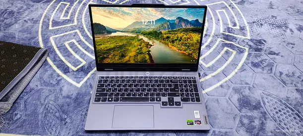 Labtop Lenovo LOQ 15ARP9