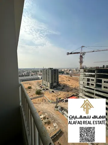 استوديو للبيع في سمارت تاور مساحة 550 قدم مربع طابق سابع بإطلالة مفتوحة مع بلكونة وموقف سيارة جاهز للسكن أو الاستثمار بسعر 265000 درهم نقداً فرصة مميز