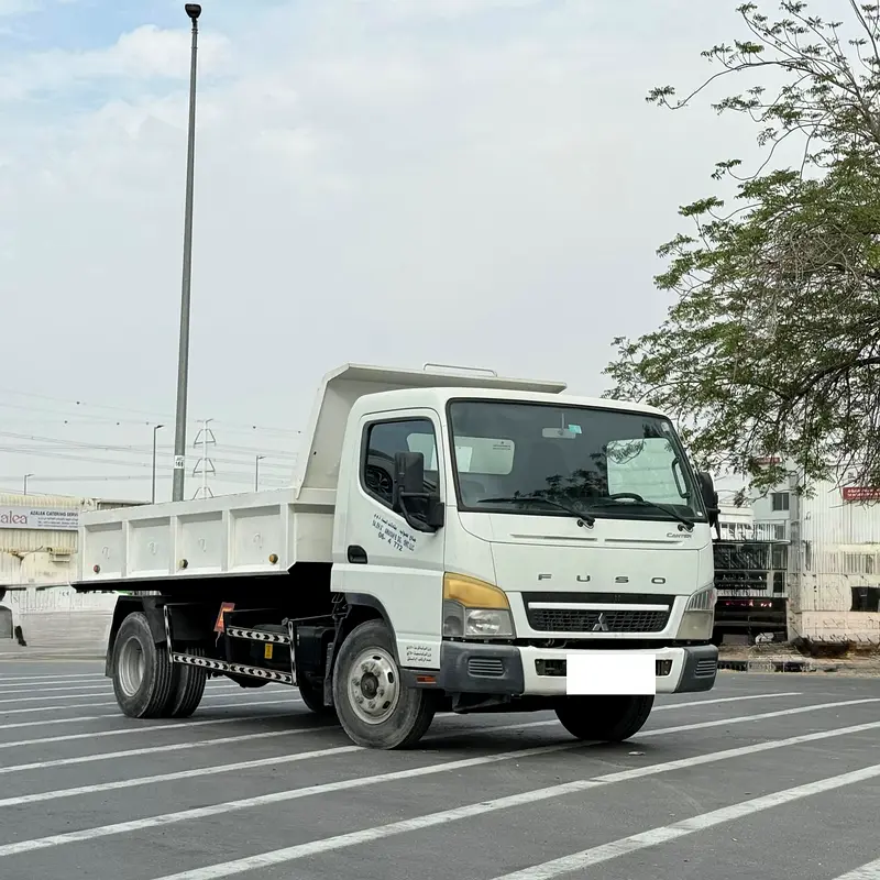 Mitsubishi Canter 2017 — photo 1 of 8