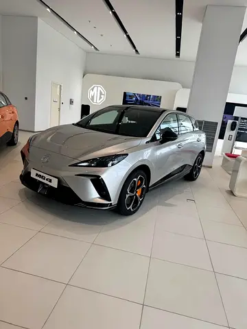 Ful Electric MG4 - 450 KM RANGE - FAST CHARGE