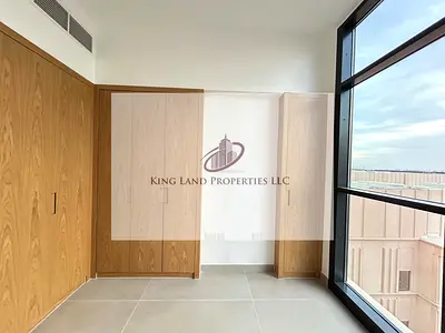 شقة جديدة من ثلاث غرف نوم متاحة للإيجار في ممشى الشارقة
