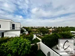 Corner unit I Ready to move I By the park &amp; playground