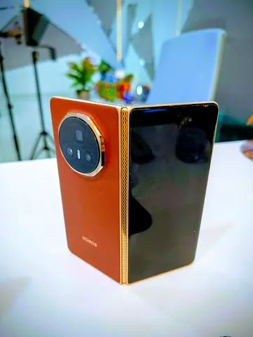 HONOR Foldable Mobile - Used (In Warranty)