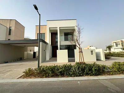 CORNER UNIT | ON PARK | READY TO MOVE IN