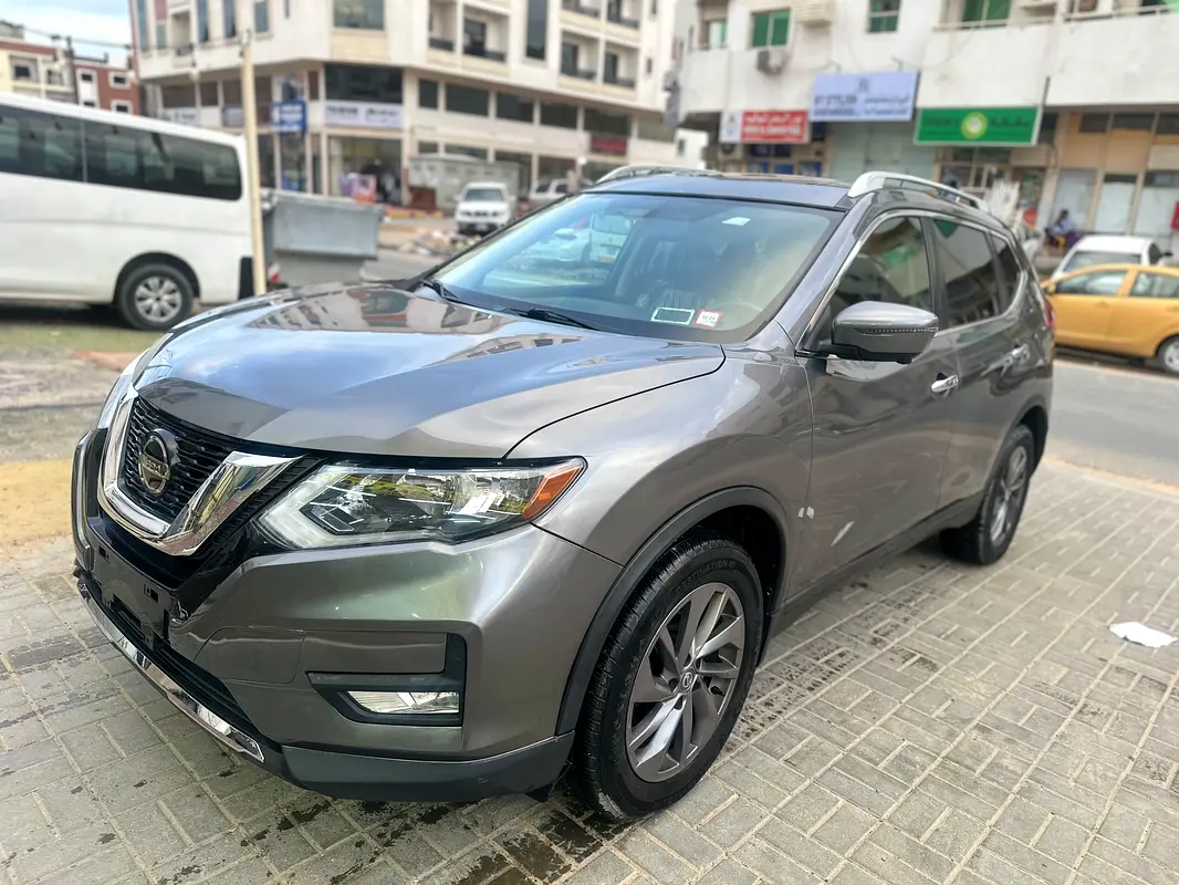 Nissan Rogue 2016 — photo 1 of 13