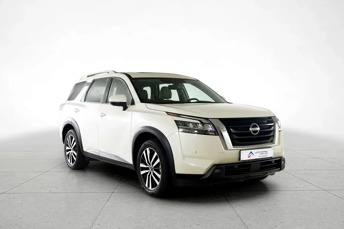 Nissan Pathfinder 2024 — photo 1 of 14