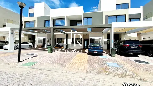 فيلا 3 غرف نوم | تصميم عصري | مجمع سكني مرغوب فيه